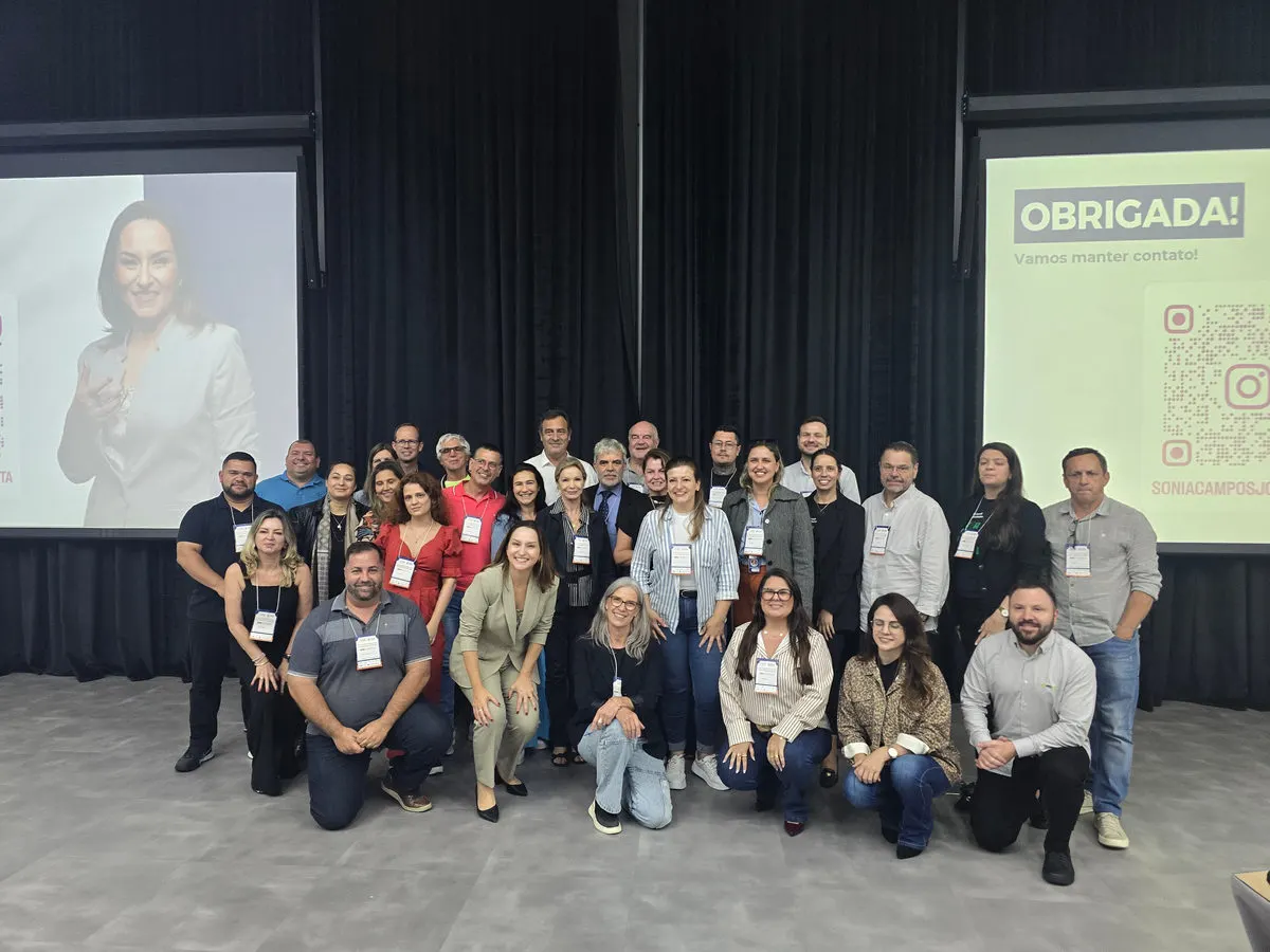 Turma em treinamento de comunicação